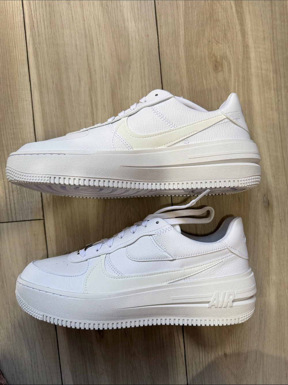 Nike women’s Air Force 1 Platform White/Cream
